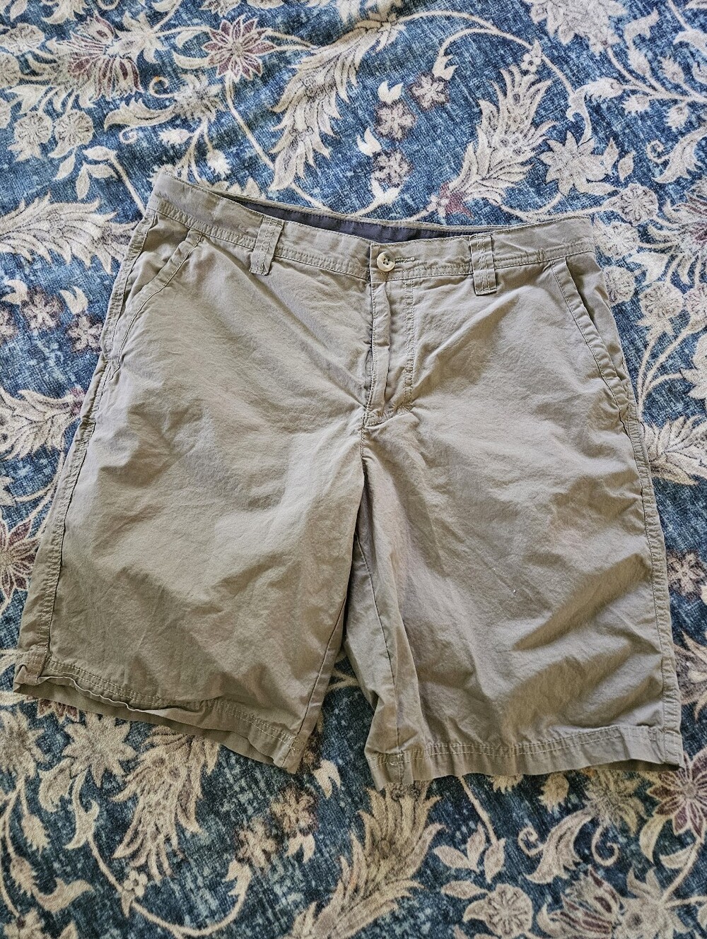 Columbia Men's Flat-Front Shorts in Taupe
